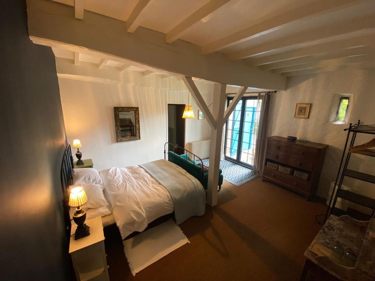 Bed and Breakfast Domaine Du Tafiart Sarron Exterior foto