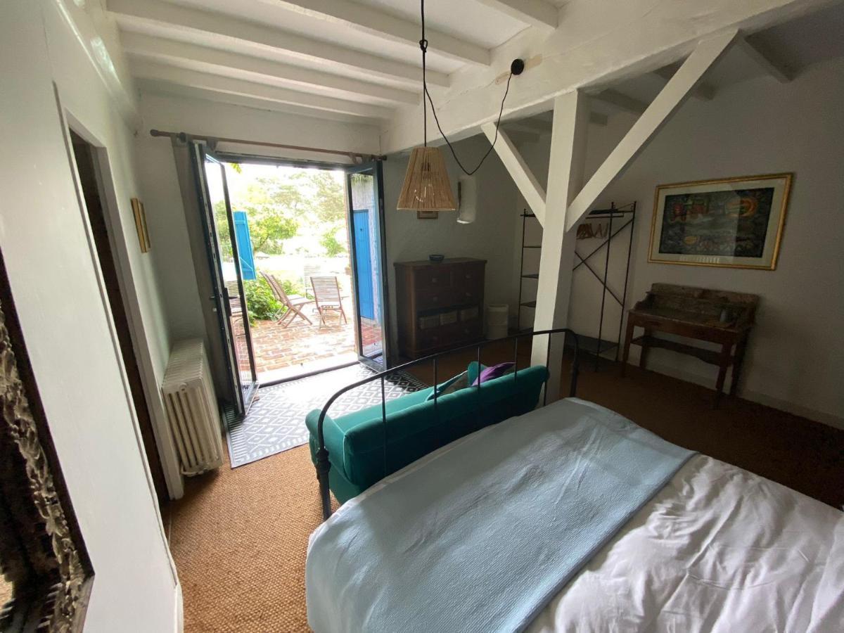 Bed and Breakfast Domaine Du Tafiart Sarron Exterior foto