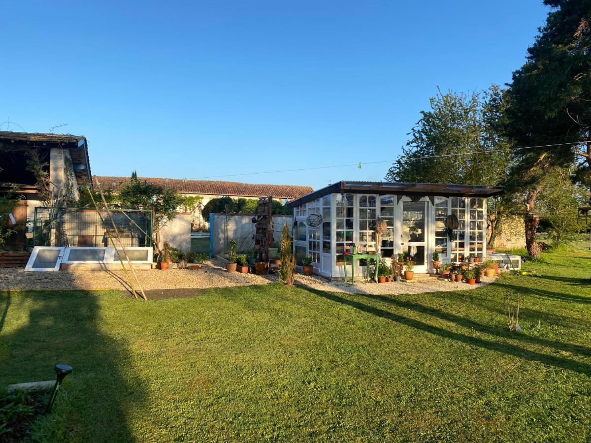 Bed and Breakfast Domaine Du Tafiart Sarron Exterior foto